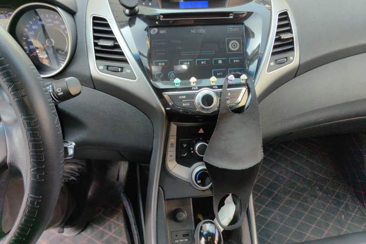 Used Hyundai Elantra (5th Generation / Langdong) 2015 1.6L Automatic Fashion Model Audio And AC Panel