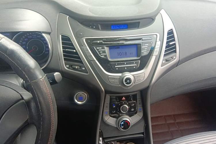 Used Hyundai Elantra (5th Generation / Langdong) 2015 1.6L Manual Leading Model Audio And AC Panel