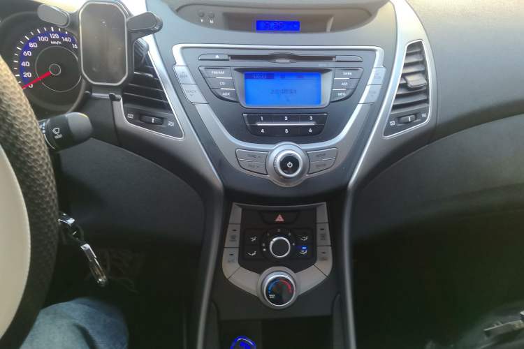 Used Hyundai Elantra (5th Generation / Langdong) 2015 1.6L Manual Fashion Edition Audio And AC Panel