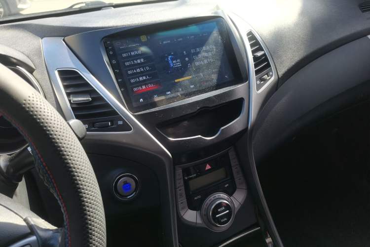 Used Hyundai Elantra (5th Generation / Langdong) 2015 1.6L Automatic Luxury Model Audio And AC Panel