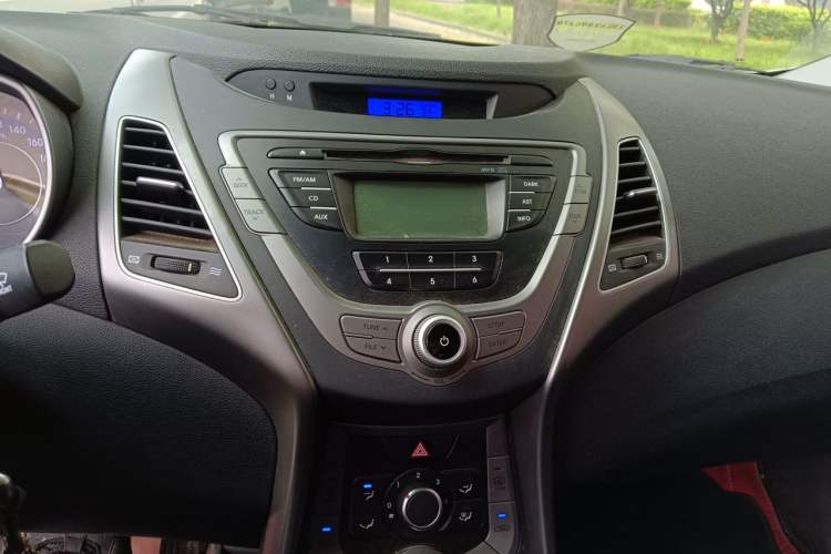 Used Hyundai Elantra (5th Generation / Langdong) 2015 1.6L Automatic Fashion Model Audio And AC Panel