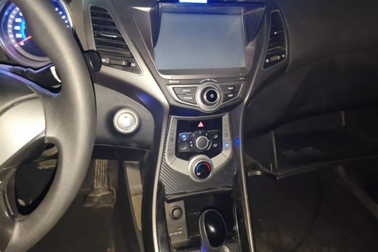 Used Hyundai Elantra (5th Generation / Langdong) 2015 1.6L Automatic Leading Model Audio And AC Panel