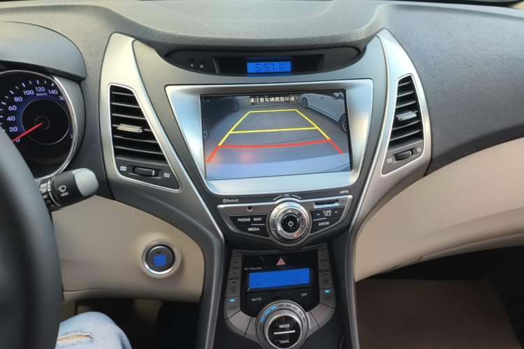 Used Hyundai Elantra (5th Generation / Langdong) 2015 1.6L Automatic Luxury Model Audio And AC Panel