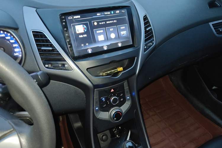 Used Hyundai Elantra (5th Generation / Langdong) 2015 1.6L Automatic Fashion Model Audio And AC Panel