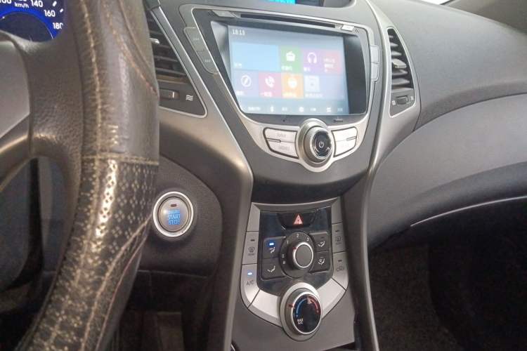 Used Hyundai Elantra (5th Generation / Langdong) 2015 1.6L Manual Leading Model Audio And AC Panel