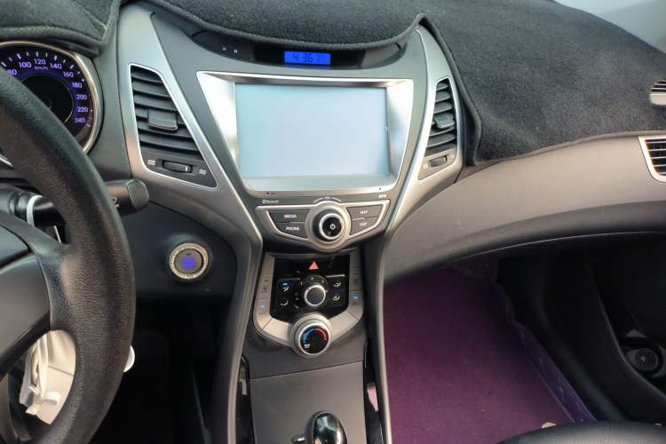 Used Hyundai Elantra (5th Generation / Langdong) 2015 1.6L Automatic Leading Model Audio And AC Panel