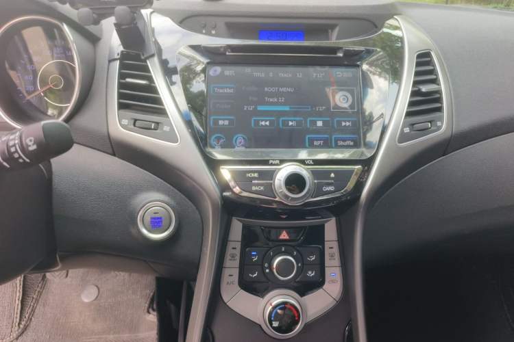Used Hyundai Elantra (5th Generation / Langdong) 2015 1.6L Manual Leading Model Audio And AC Panel