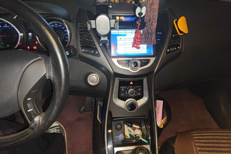 Used Hyundai Elantra (5th Generation / Langdong) 2015 1.6L Manual Leading Model Audio And AC Panel