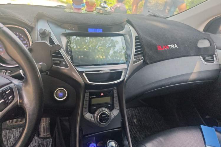 Used Hyundai Elantra (5th Generation / Langdong) 2015 1.6L Automatic Luxury Model Audio And AC Panel