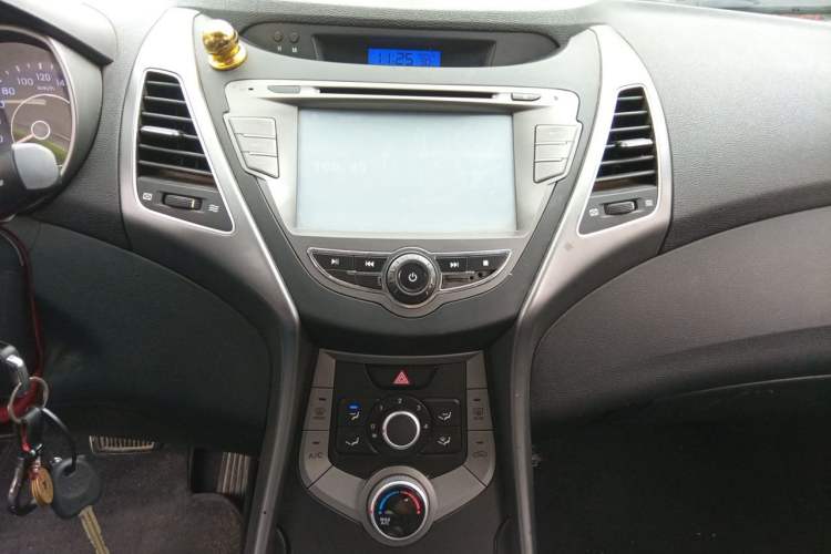 Used Hyundai Elantra (5th Generation / Langdong) 2015 1.6L Automatic Fashion Model Audio And AC Panel