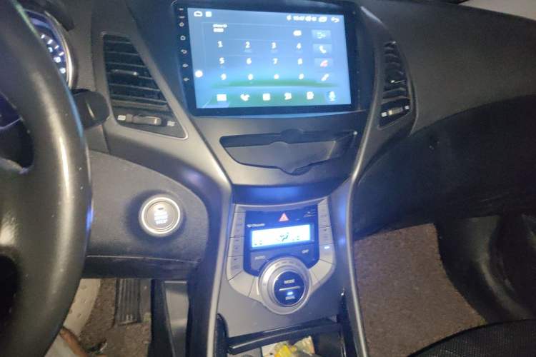 Used Hyundai Elantra (5th Generation / Langdong) 2015 1.6L Automatic Luxury Model Audio And AC Panel