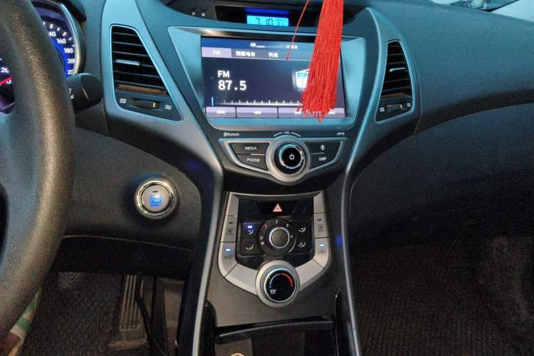 Used Hyundai Elantra (5th Generation / Langdong) 2015 1.6L Manual Leading Model Audio And AC Panel