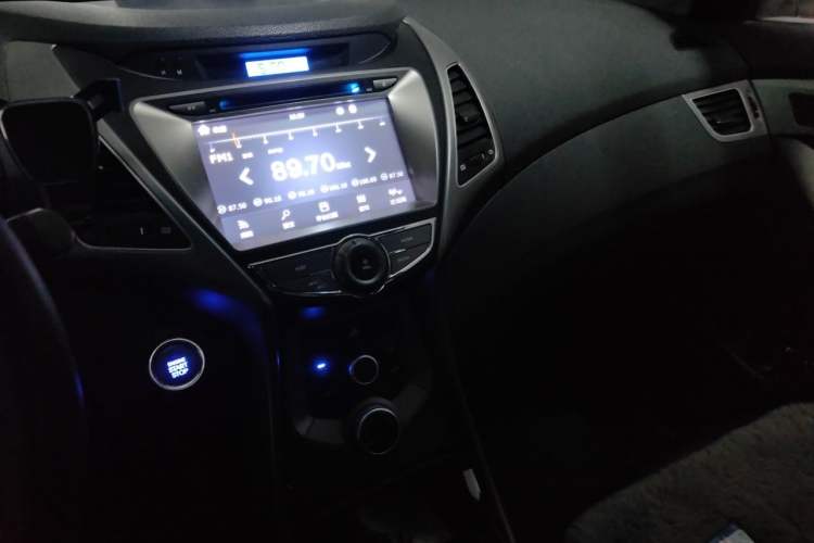 Used Hyundai Elantra (5th Generation / Langdong) 2015 1.6L Manual Leading Model Audio And AC Panel