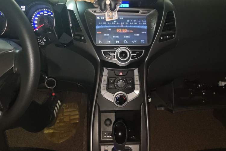 Used Hyundai Elantra (5th Generation / Langdong) 2015 1.6L Automatic Fashion Model Audio And AC Panel