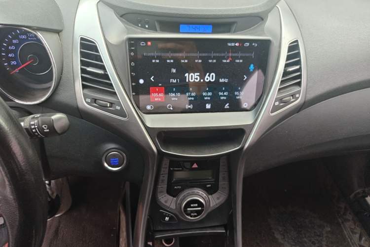 Used Hyundai Elantra (5th Generation / Langdong) 2015 1.6L Automatic Luxury Model Audio And AC Panel