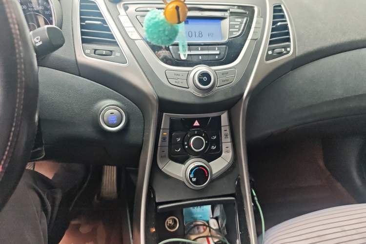 Used Hyundai Elantra (5th Generation / Langdong) 2015 1.6L Manual Leading Model Audio And AC Panel