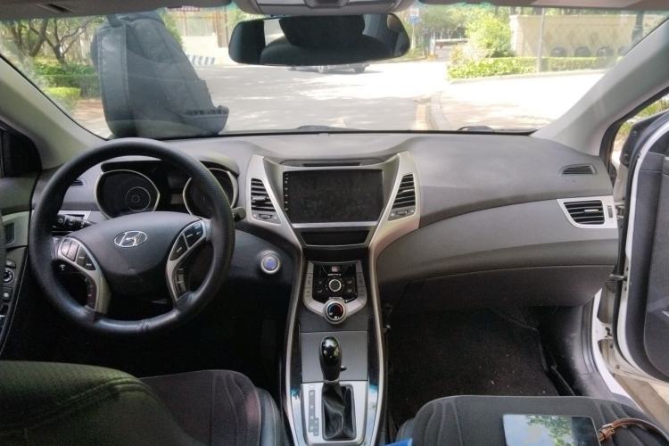 Used Hyundai Elantra (5th Generation / Langdong) 2015 1.6L Automatic Leading Model Center Console