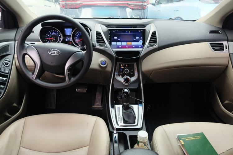 Used Hyundai Elantra (5th Generation / Langdong) 2015 1.6L Automatic Leading Model Center Console