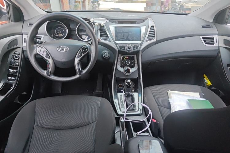Used Hyundai Elantra (5th Generation / Langdong) 2015 1.6L Automatic Leading Model Center Console