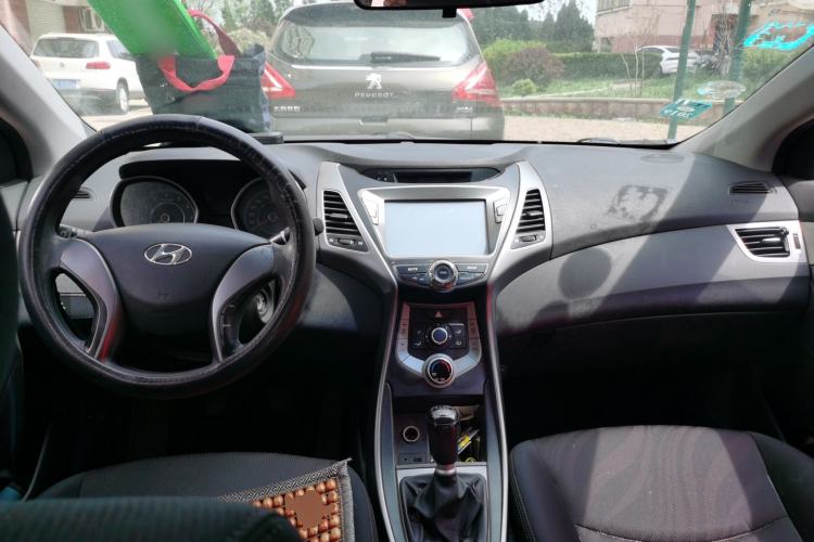 Used Hyundai Elantra (5th Generation / Langdong) 2015 1.6L Manual Fashion Edition Center Console
