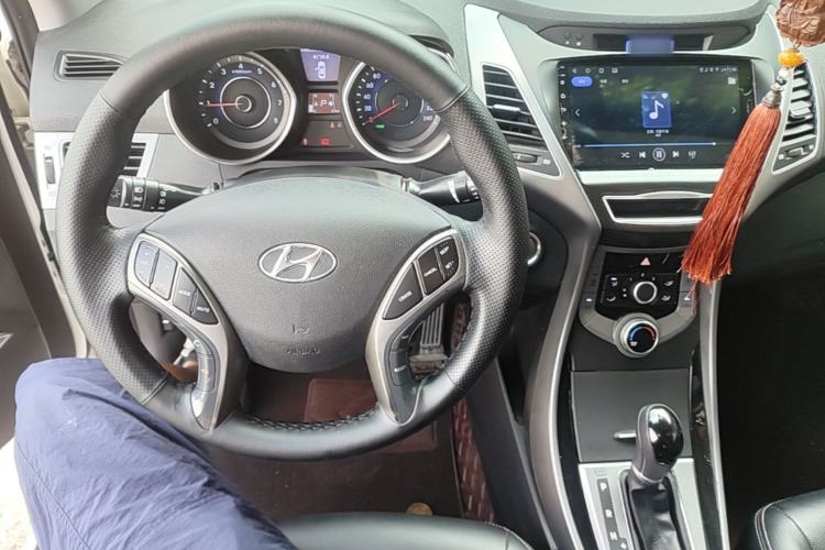 Used Hyundai Elantra (5th Generation / Langdong) 2015 1.6L Automatic Leading Model Center Console