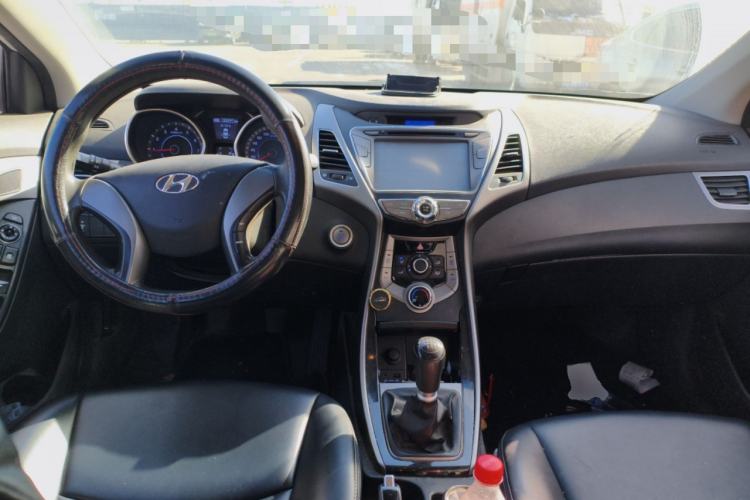 Used Hyundai Elantra (5th Generation / Langdong) 2015 1.6L Manual Leading Model Center Console