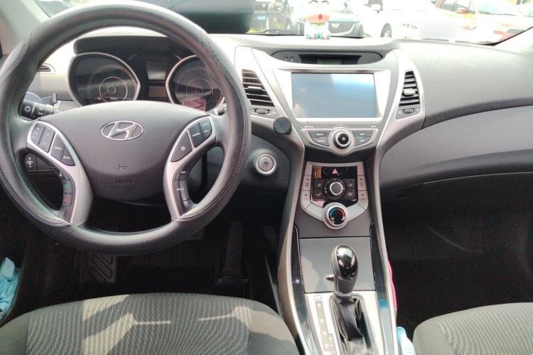 Used Hyundai Elantra (5th Generation / Langdong) 2015 1.6L Automatic Leading Model Center Console