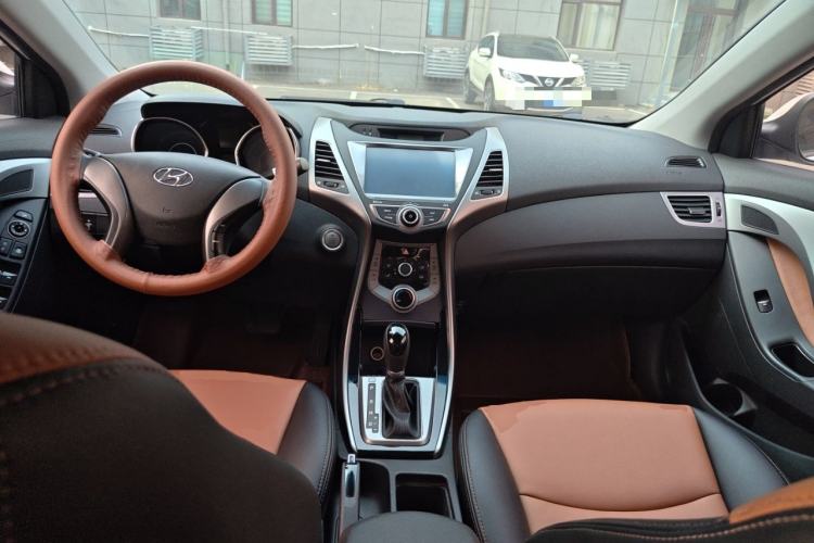 Used Hyundai Elantra (5th Generation / Langdong) 2015 1.6L Automatic Leading Model Center Console