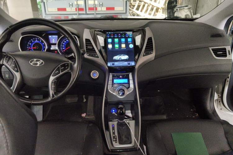 Used Hyundai Elantra (5th Generation / Langdong) 2015 1.6L Automatic Luxury Model Center Console