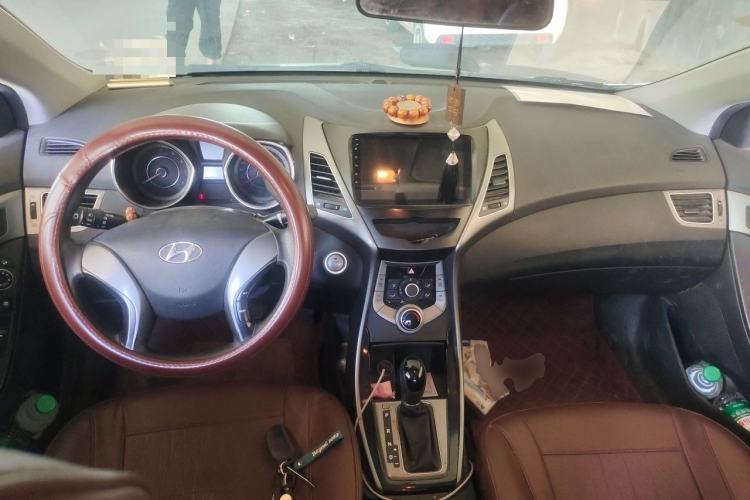 Used Hyundai Elantra (5th Generation / Langdong) 2015 1.6L Automatic Leading Model Center Console