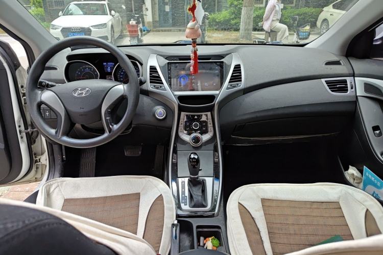 Used Hyundai Elantra (5th Generation / Langdong) 2015 1.6L Automatic Leading Model Center Console