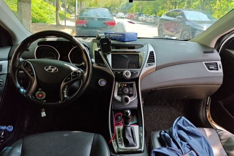 Used Hyundai Elantra (5th Generation / Langdong) 2015 1.6L Automatic Leading Model Center Console