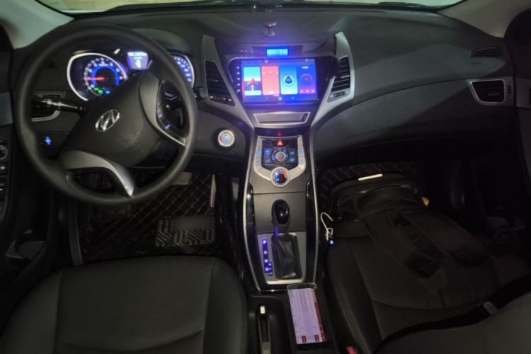Used Hyundai Elantra (5th Generation / Langdong) 2015 1.6L Automatic Leading Model Center Console