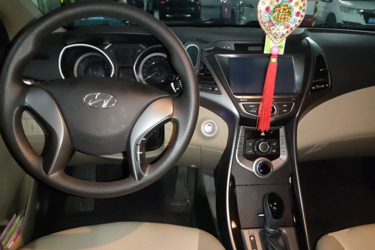 Used Hyundai Elantra (5th Generation / Langdong) 2015 1.6L Automatic Leading Model Center Console