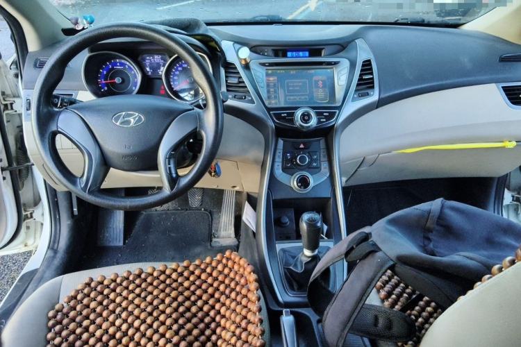 Used Hyundai Elantra (5th Generation / Langdong) 2015 1.6L Manual Fashion Edition Center Console