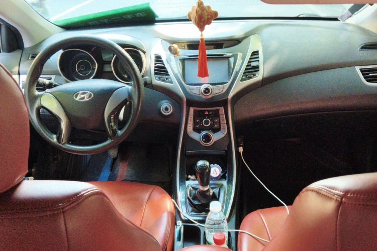 Used Hyundai Elantra (5th Generation / Langdong) 2015 1.6L Manual Leading Model Center Console