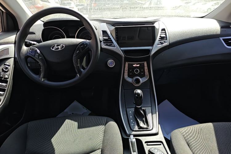 Used Hyundai Elantra (5th Generation / Langdong) 2015 1.6L Automatic Leading Model Center Console
