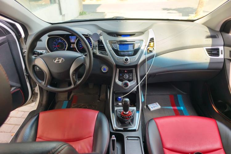 Used Hyundai Elantra (5th Generation / Langdong) 2015 1.6L Manual Leading Model Center Console