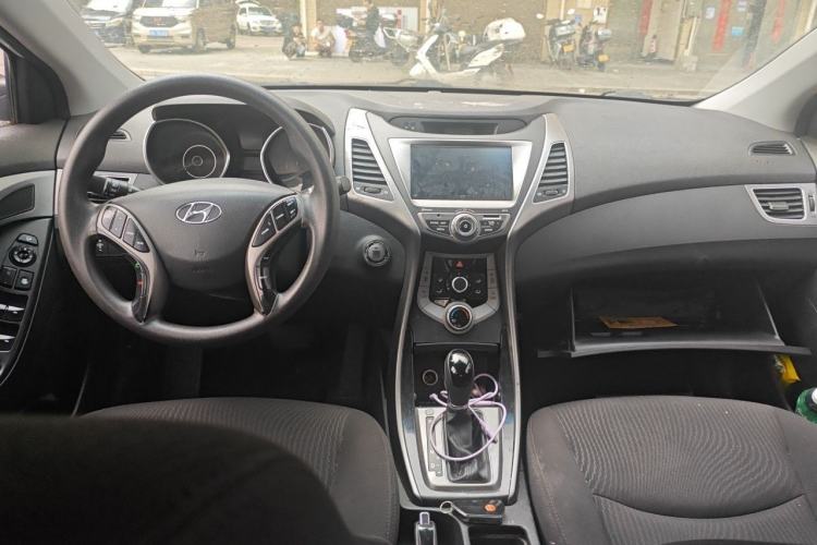 Used Hyundai Elantra (5th Generation / Langdong) 2015 1.6L Automatic Leading Model Center Console