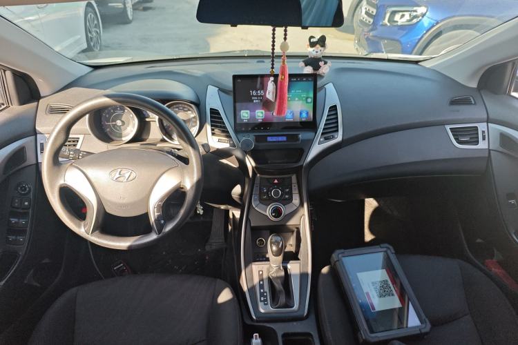 Used Hyundai Elantra (5th Generation / Langdong) 2015 1.6L Automatic Fashion Model Center Console