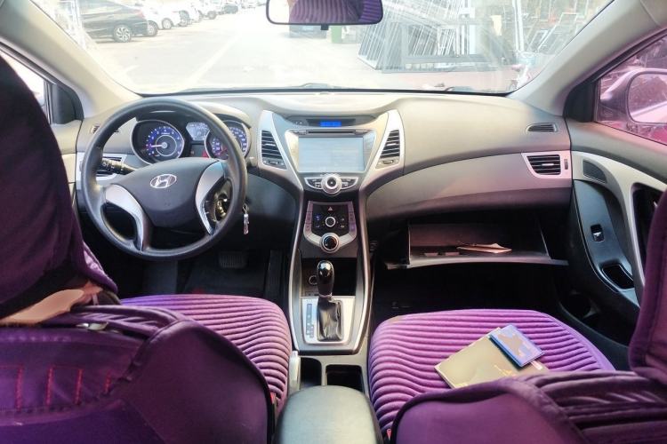 Used Hyundai Elantra (5th Generation / Langdong) 2015 1.6L Automatic Fashion Model Center Console