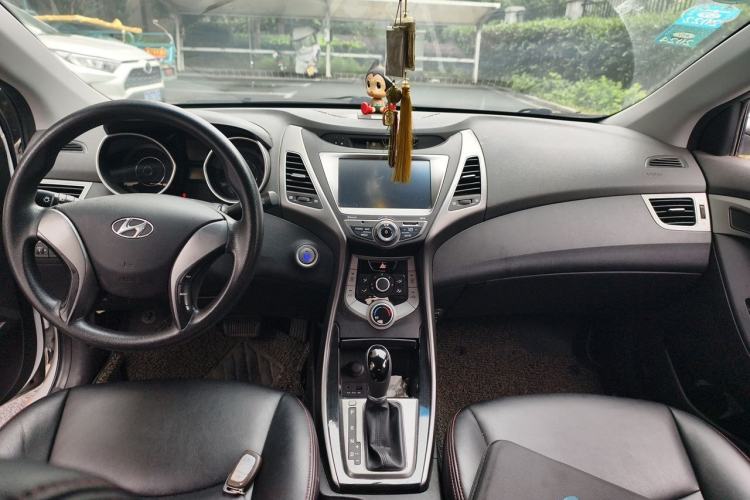 Used Hyundai Elantra (5th Generation / Langdong) 2015 1.6L Automatic Leading Model Center Console