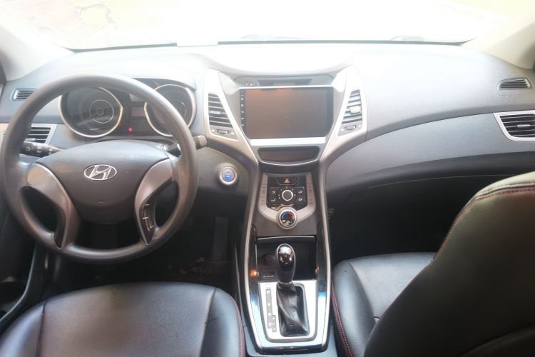 Used Hyundai Elantra (5th Generation / Langdong) 2015 1.6L Automatic Leading Model Center Console