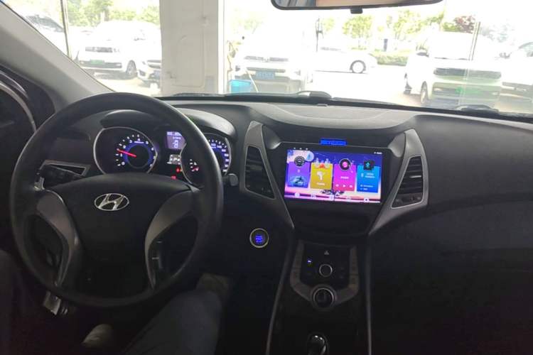 Used Hyundai Elantra (5th Generation / Langdong) 2015 1.6L Automatic Leading Model Center Console