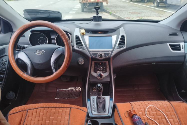 Used Hyundai Elantra (5th Generation / Langdong) 2015 1.6L Automatic Leading Model Center Console