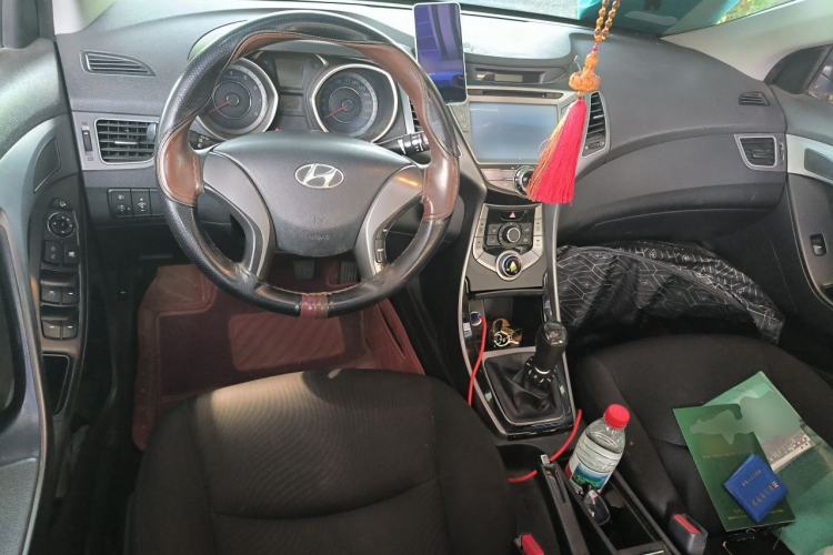 Used Hyundai Elantra (5th Generation / Langdong) 2015 1.6L Manual Leading Model Center Console