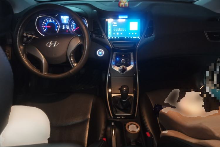 Used Hyundai Elantra (5th Generation / Langdong) 2015 1.6L Manual Leading Model Center Console