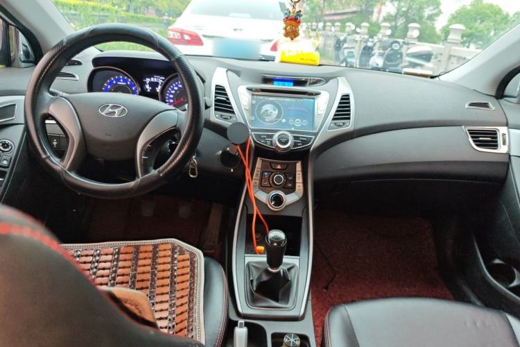 Used Hyundai Elantra (5th Generation / Langdong) 2015 1.6L Manual Fashion Edition Center Console