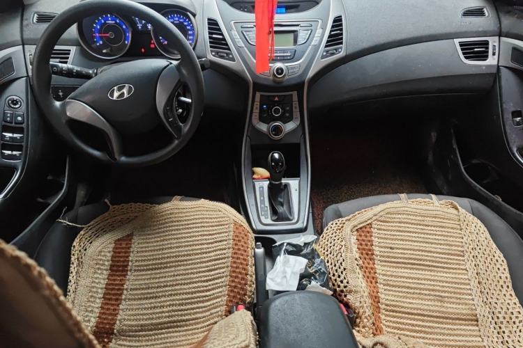 Used Hyundai Elantra (5th Generation / Langdong) 2015 1.6L Automatic Fashion Model Center Console