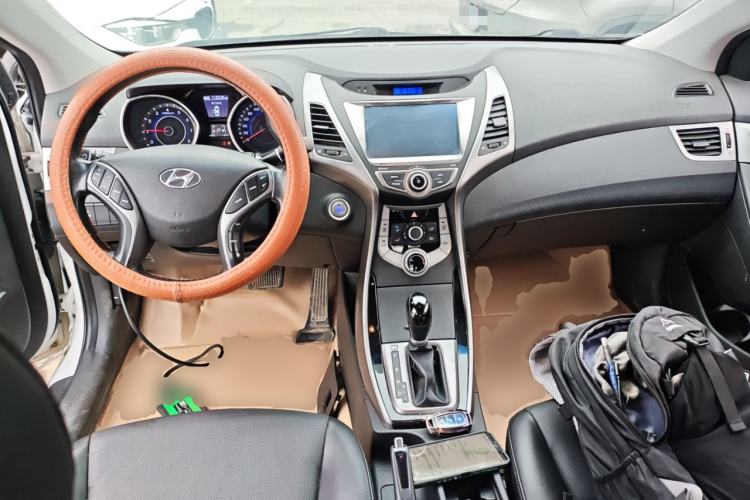 Used Hyundai Elantra (5th Generation / Langdong) 2015 1.6L Automatic Leading Model Center Console